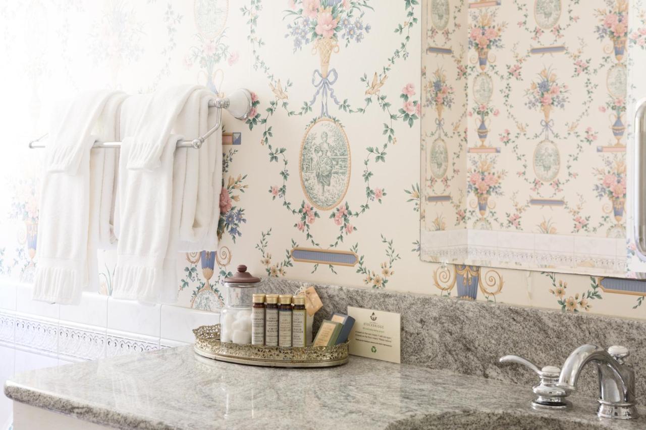 The Inn At ストックブリッジ エクステリア 写真